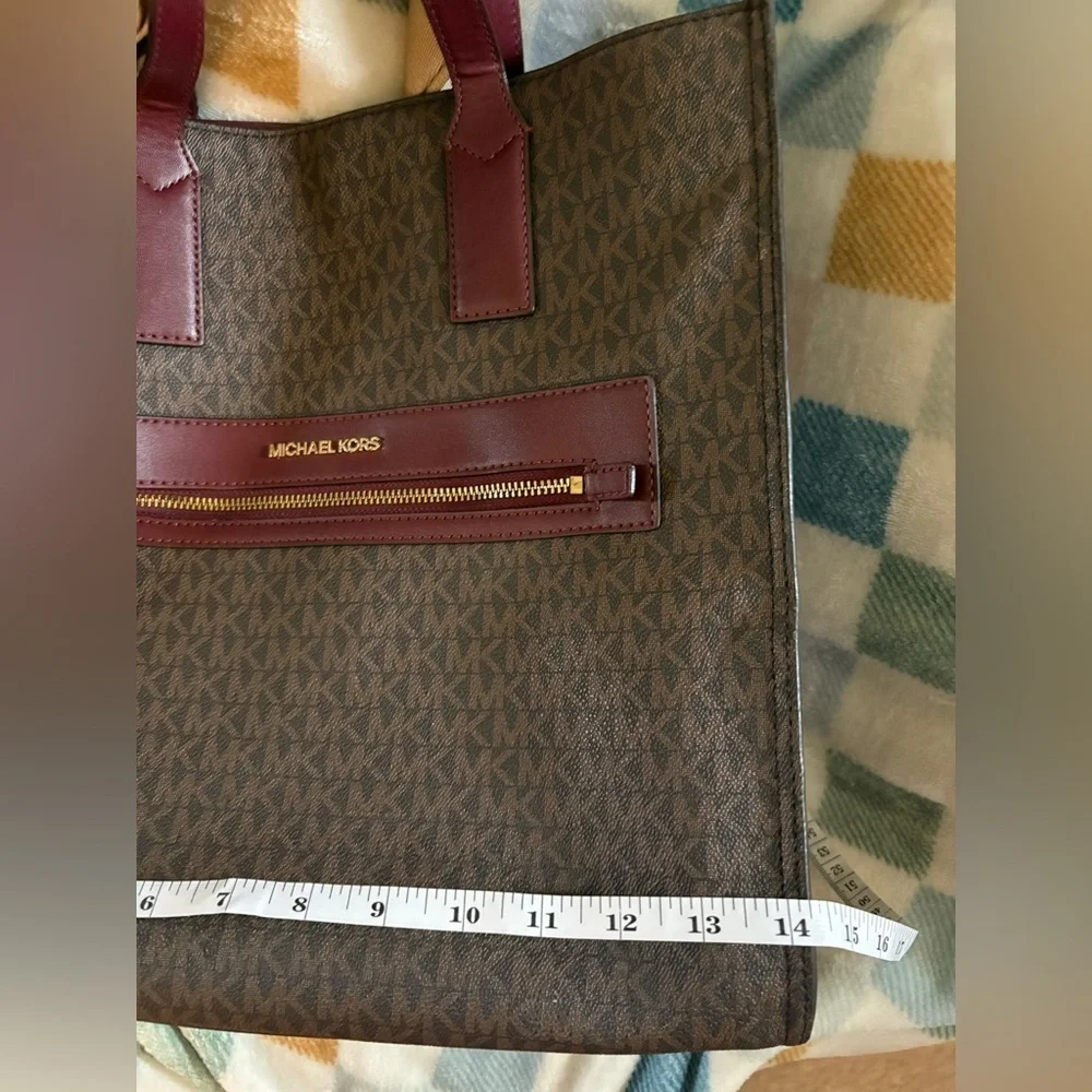 Pre-Luv- Michael Kors, heavy duty Tote Bag maroon & brown  With Gold Hardware